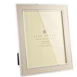 Silver Kenarlı Krem Kumaş Çerçeve 20x25cm Silver Kenarlı Krem Kumaş Çerçeve 20x25cm